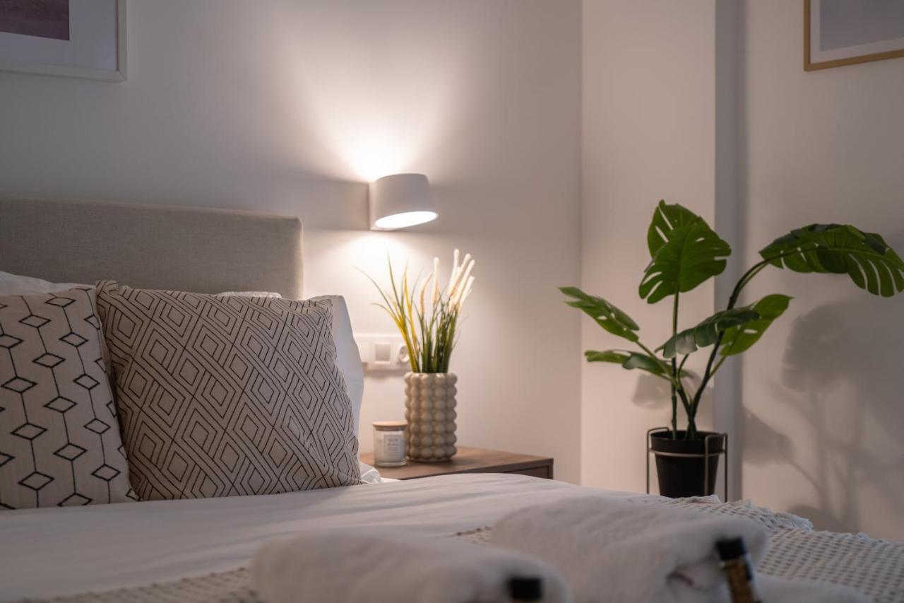 Unique 2 Bedrooms Apartment, Steps To Plaka And City Center Атина Екстериор снимка
