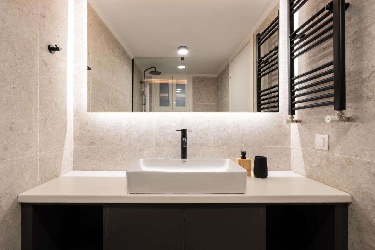 Unique 2 Bedrooms Apartment, Steps To Plaka And City Center Атина Екстериор снимка